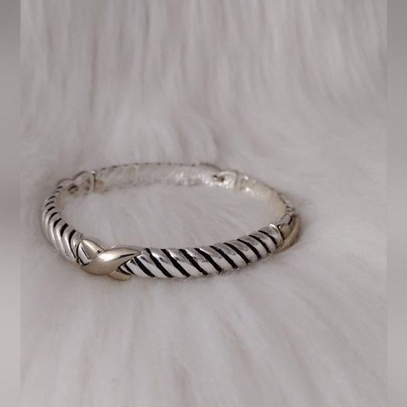 ✨Cute stretchy bracelet ✨ - Picture 2 of 3